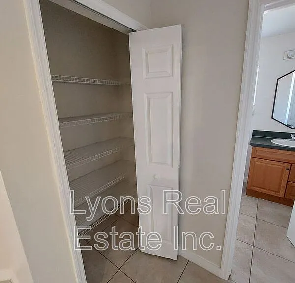 611 SE 5th St — Photo 11