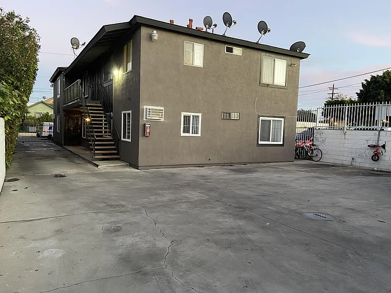 1243 Fedora St — Photo 15