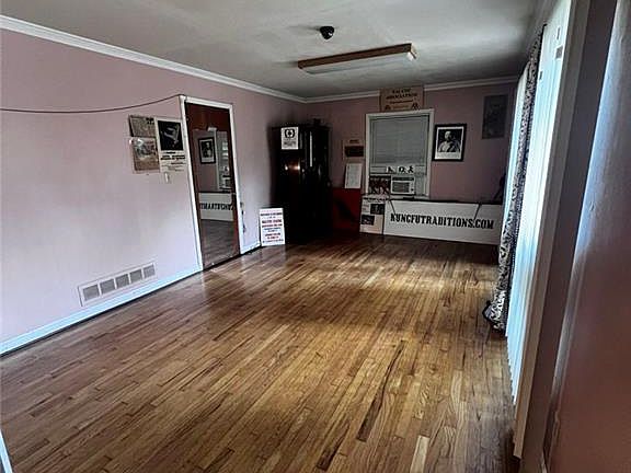 2nd image of 3079 Midway Rd