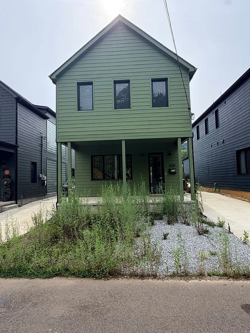 Contemporary Modern Living in North Knoxville! 37917 - 3 Bedroom, 2. — Photo 1