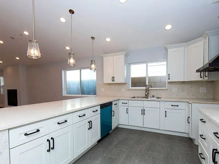2208 S Harcourt Ave — Photo 7