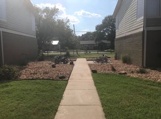 448 N Joekel Ave APT 17, Giddings, TX 78942