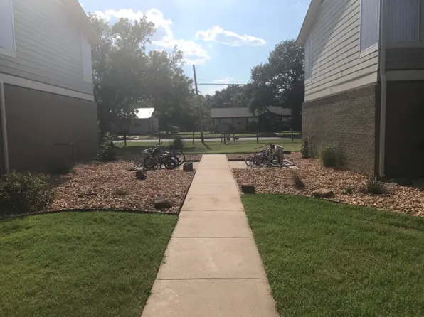 448 N Joekel Ave, Giddings, TX