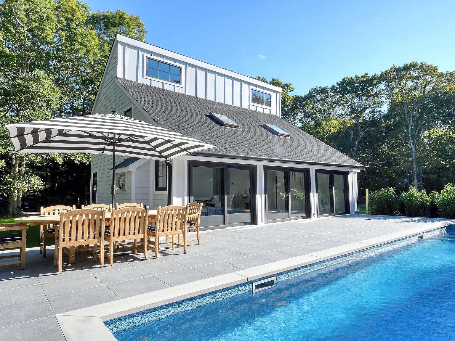Updated East Hampton Serenity — Photo 2
