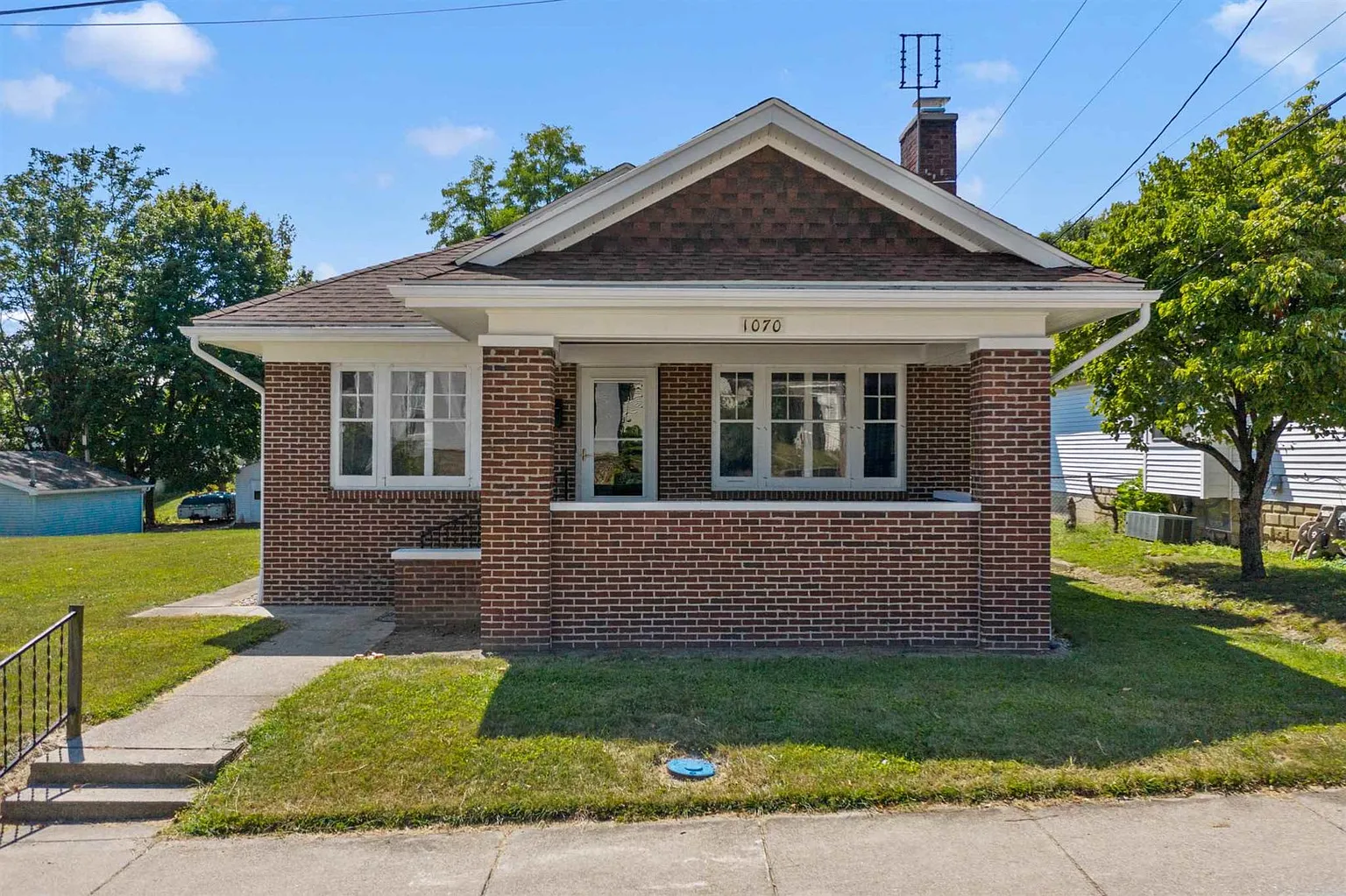 1070 College Ave photo 1