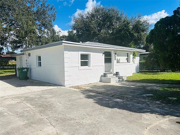 3rd image of 2285 NW 102nd St