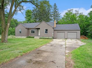 1252 E Ellis Rd, Norton Shores, MI 49441