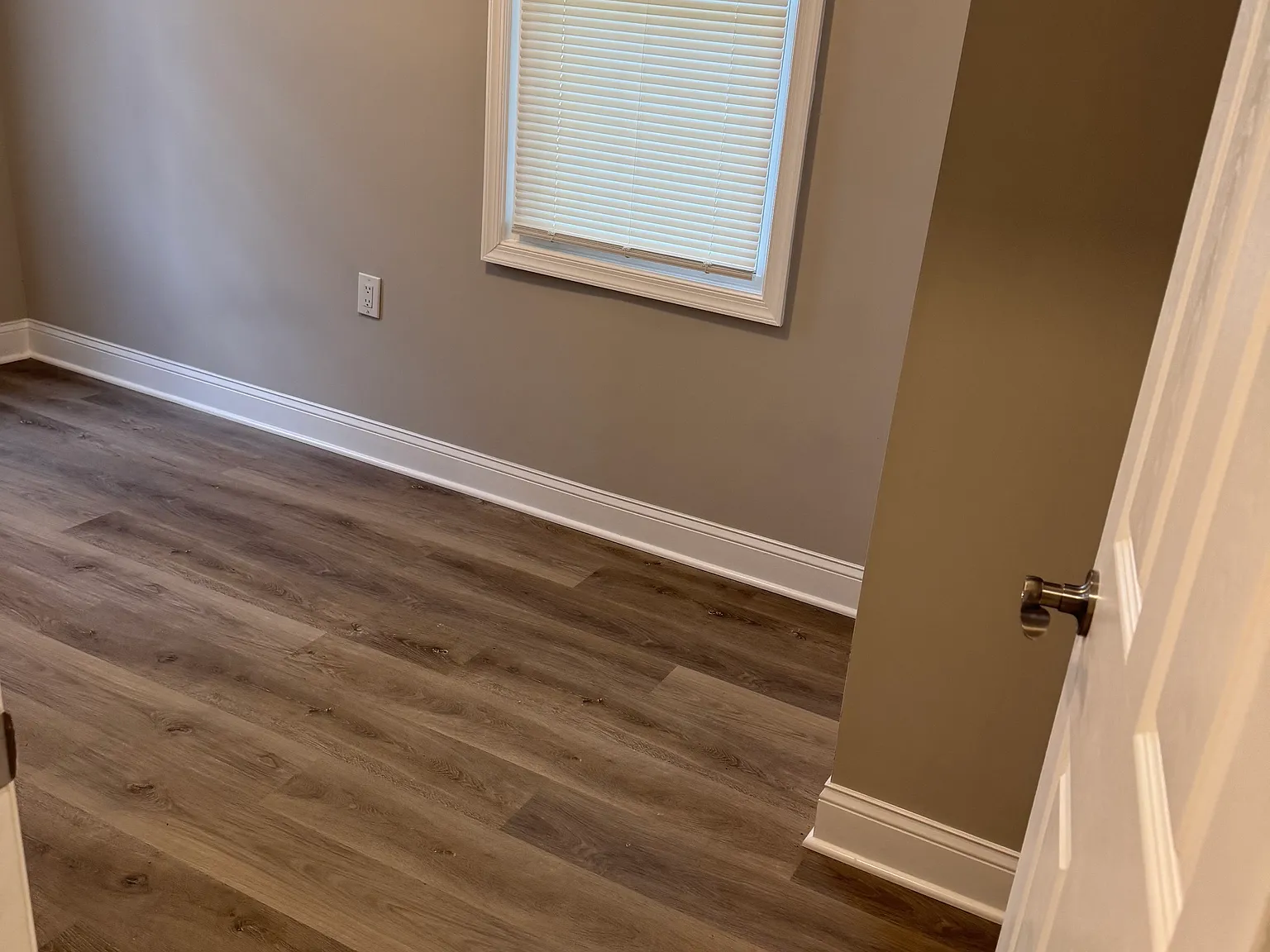 2 bed, 650 sqft, $2,300 — Photo 3