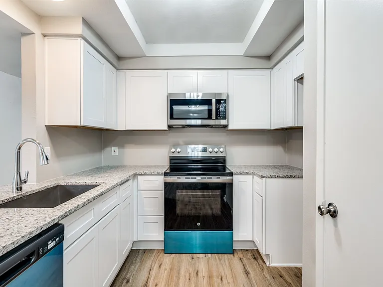 2925 Elsinor Dr — Photo 8