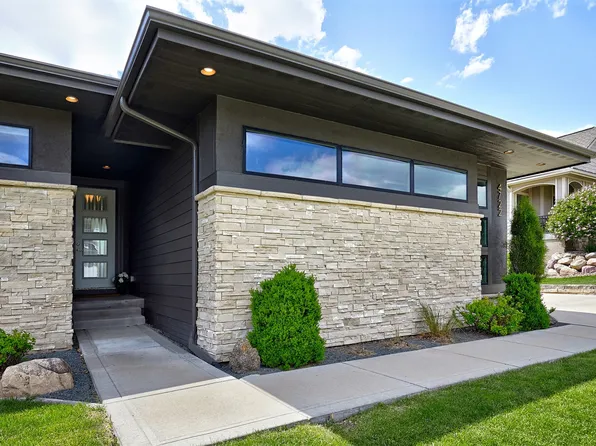 4722 152nd St, Urbandale, IA 50323