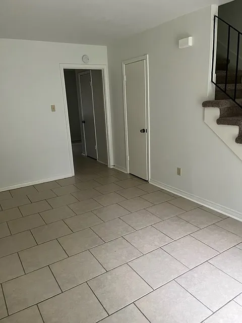 2 bed, 1.5 bath, 1160 sqft, $1,350 — Photo 2