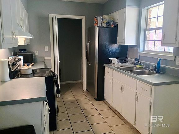 5th image of 403 E Underwood St