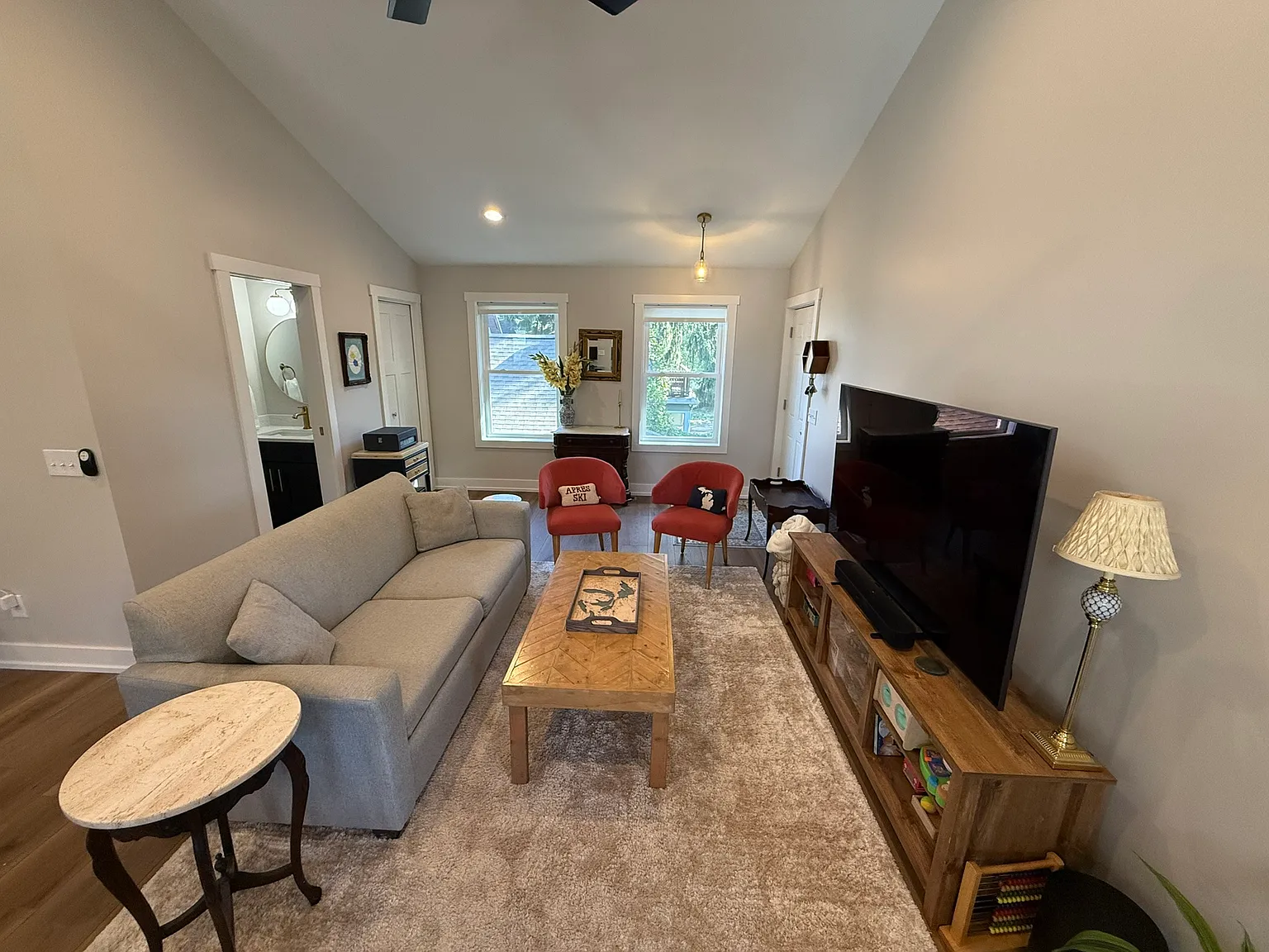 3 bed, 1.5 bath, 1200 sqft, $2,300 — Photo 4