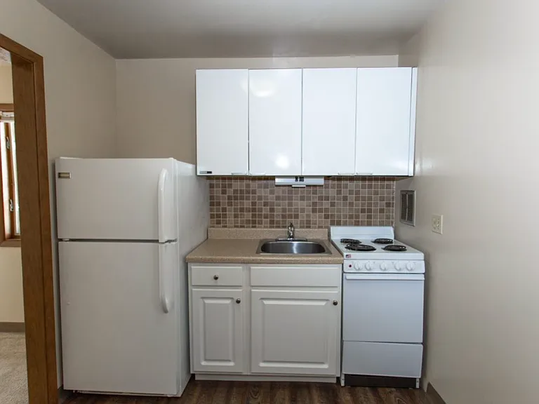 754 S Phillips Ave — Photo 3