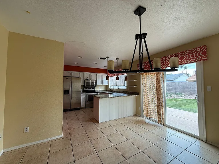 2263 E Hampton Ave — Photo 6