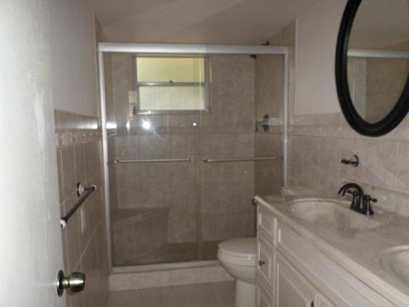 5th image of 3551 NE 169th St APT 211