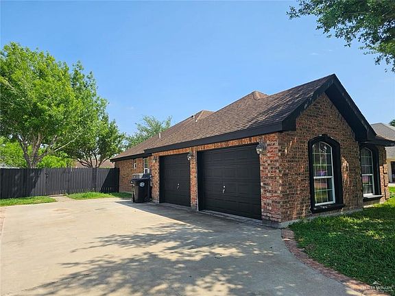 3rd image of 704 Chrysolite Dr