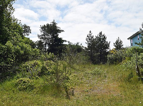2nd image of 301 Marine View Dr SW