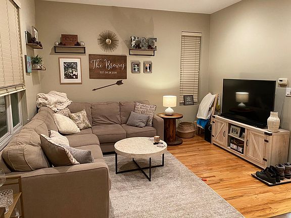 3rd image of 1220 N Wood St APT 2