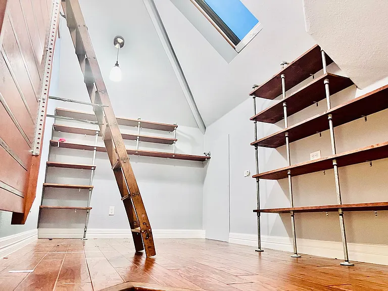 10905 Roy Butler Dr — Photo 31