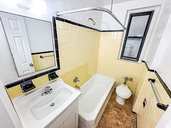 4th image of 1200 College Ave APT 2M