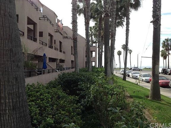 1/4 block from the ocean - this building sits right on PCH-across that street is white-water ocean! BEAUTIFUL!