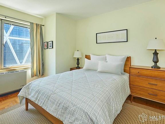 4th image of 301 E 57th St #28F
