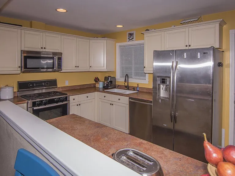 413 Cornell Ave — Photo 4