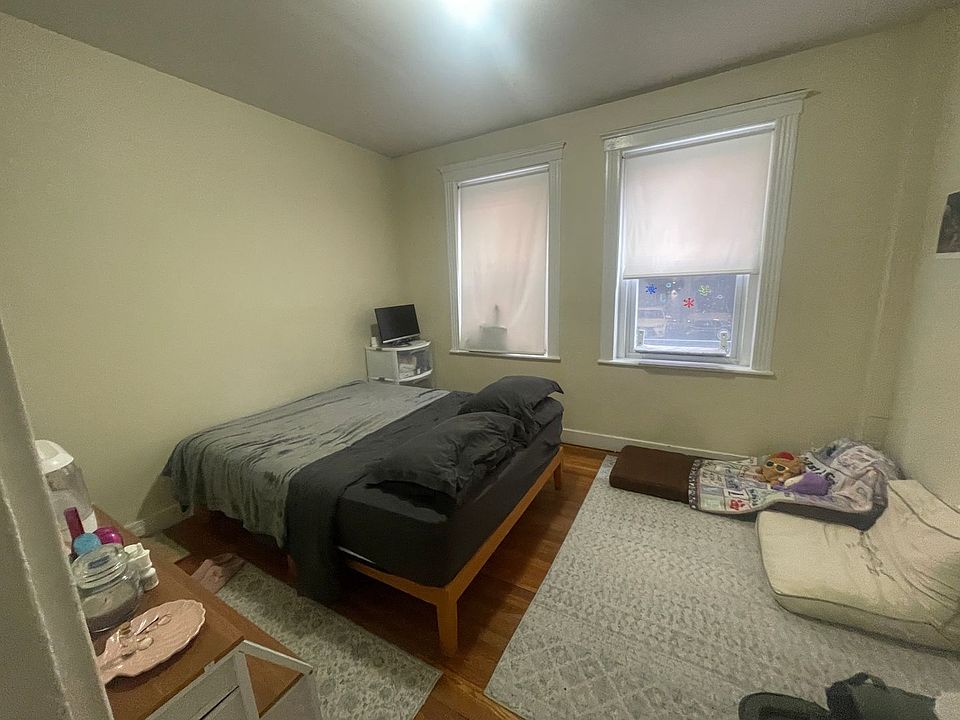 1st image of 33 Gardner St #8