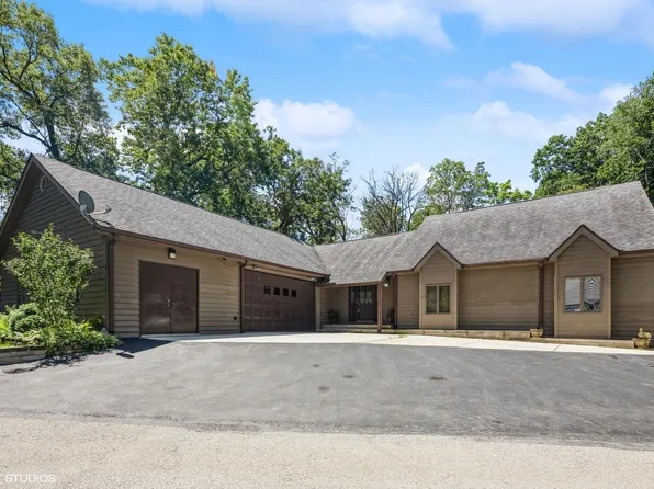 704 Grand View Ave, Valparaiso, IN 46383