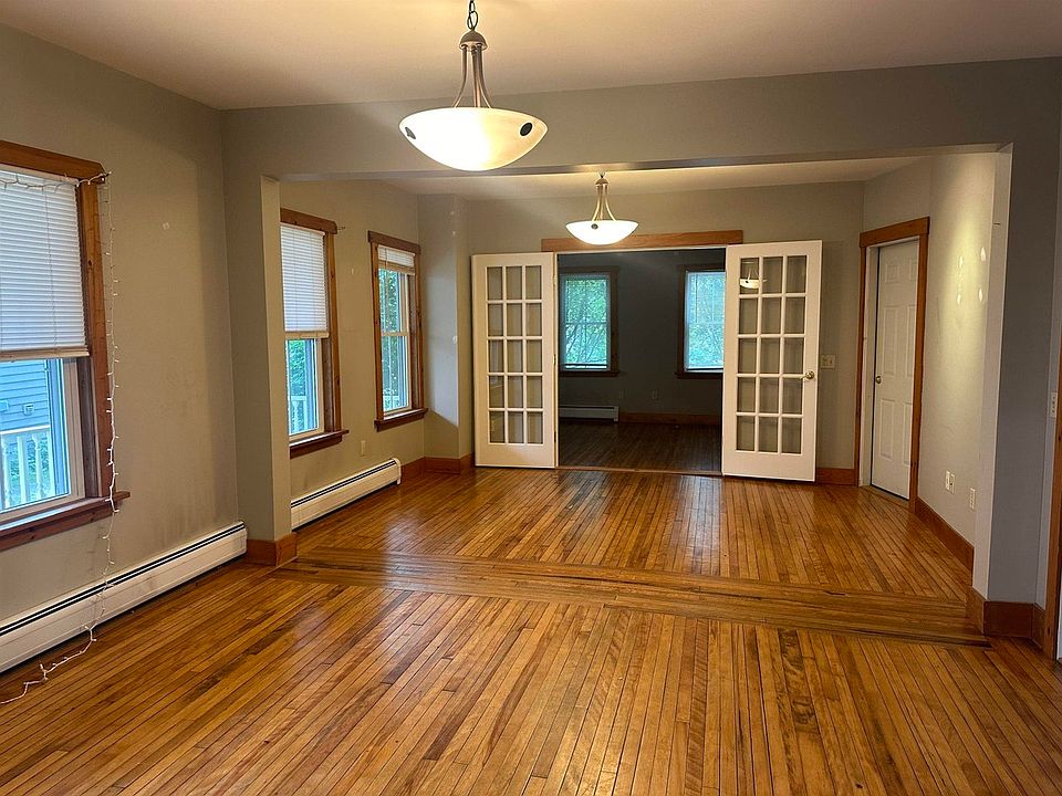 Living room (looking south)