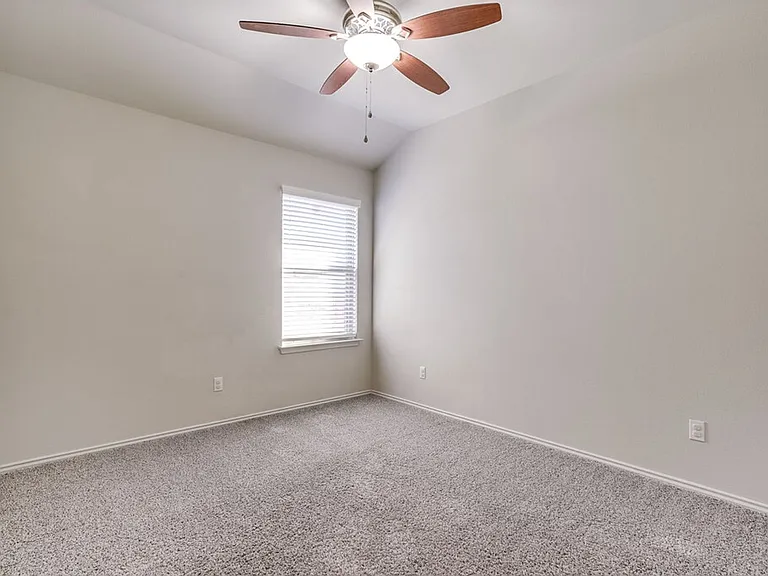 3401 Pauling Loop — Photo 16