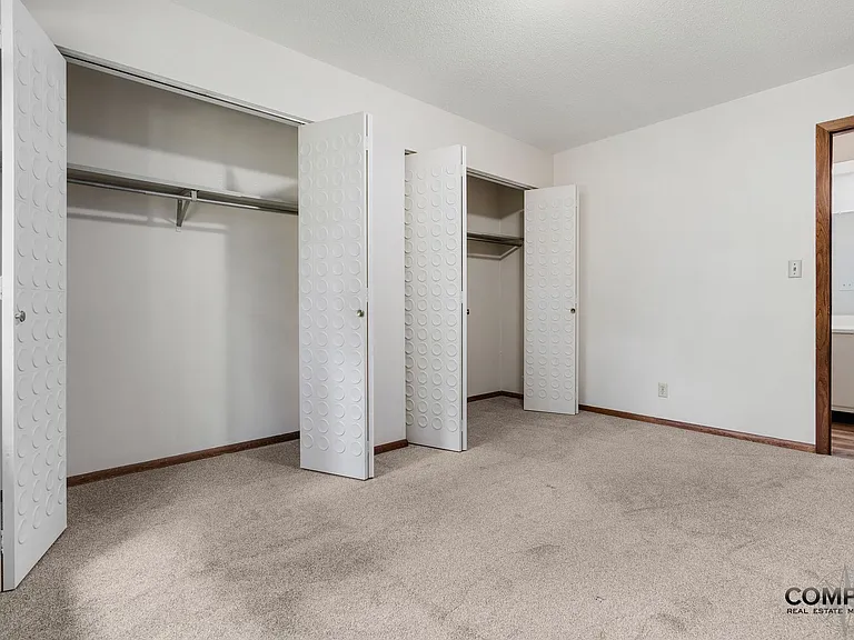 1237 S Dewey St — Photo 13