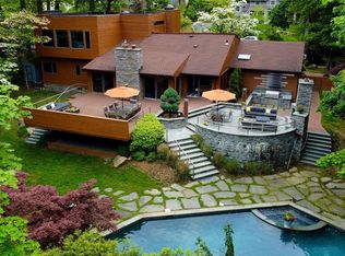 6 Bird Ct, Roslyn, NY 11576