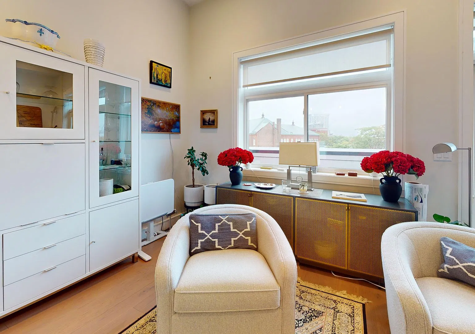 Phenomenal 3BR Penthouse Duplex w/ Skyline & Harbor Views — Photo 2