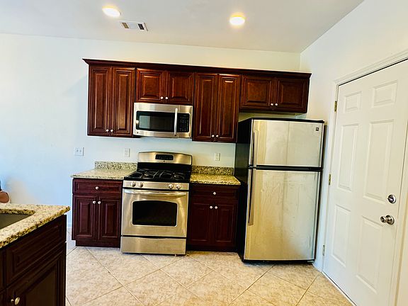 3rd image of 124 Creekwood Dr