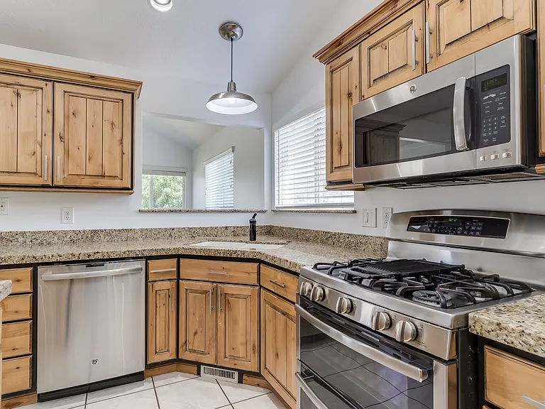 2519 S 1400 W — Photo 5