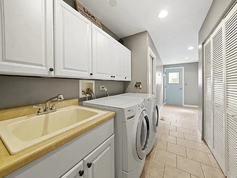 1011 Talltree Ter — Photo 11