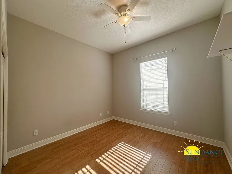 1533 Venice Ave — Photo 15