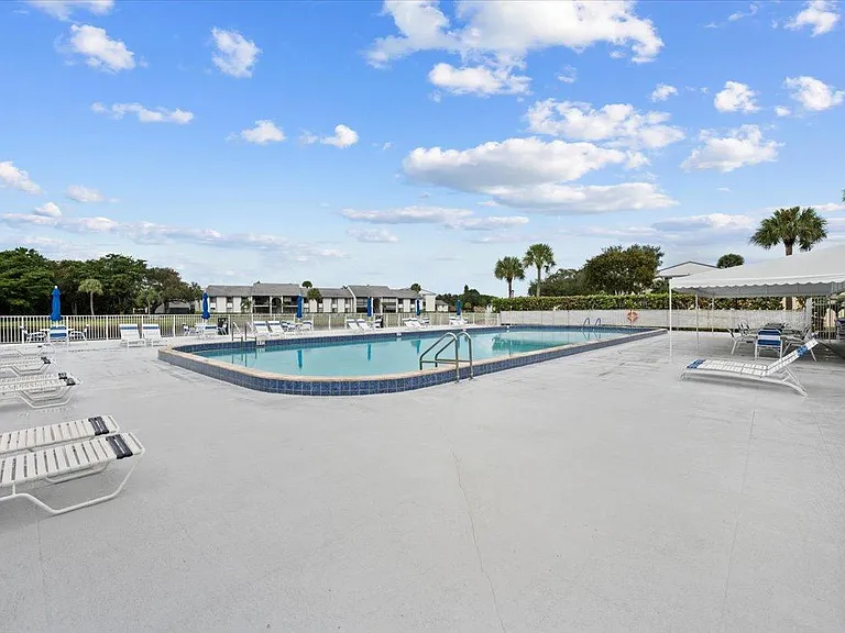 1014 Green Pine Blvd #H1 — Photo 10