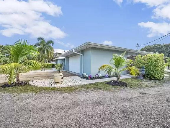 2nd image of 5213 Buchanan Dr Floor 34982