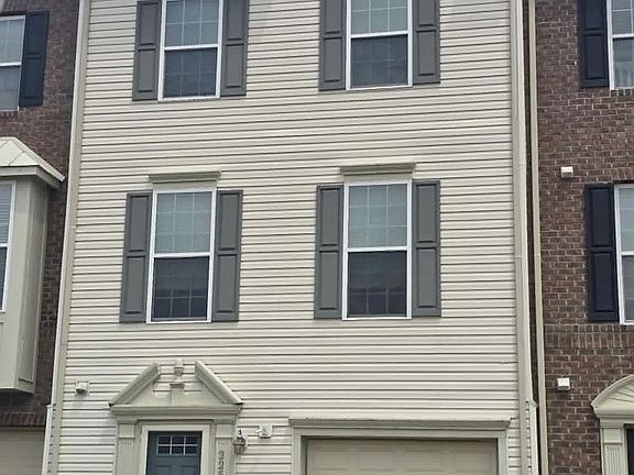 2nd image of 225 Staysail Dr
