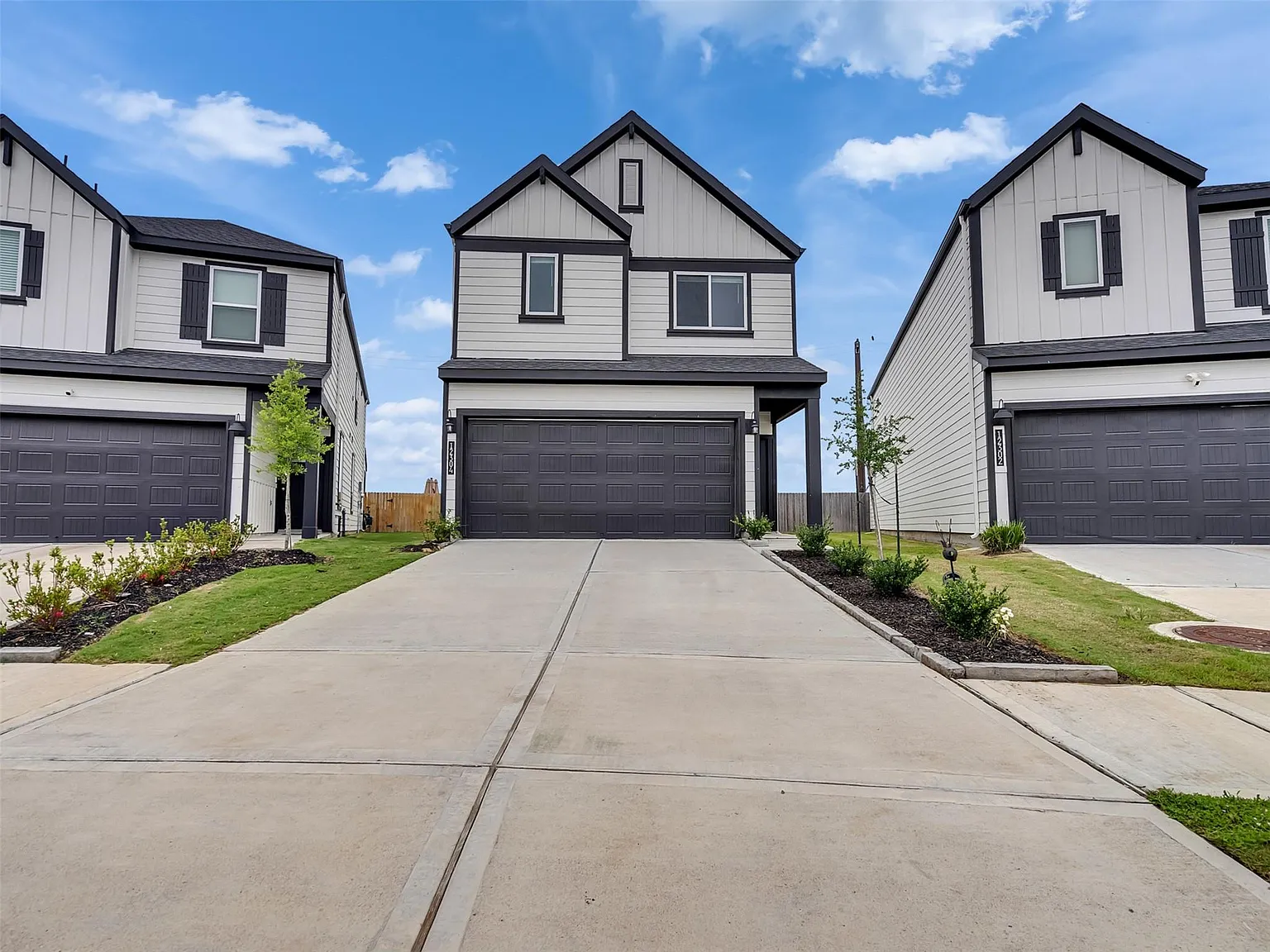 4 bed, 2.5 bath, 2166 sqft, $2,600 — Photo 2