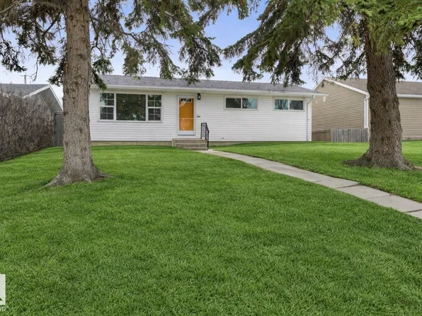 517 10th St, Cold Lake, AB T9M 1A9