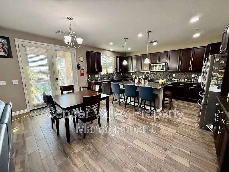 5 bed, 5.0 bath, 4320 sqft, $3,495 — Photo 3