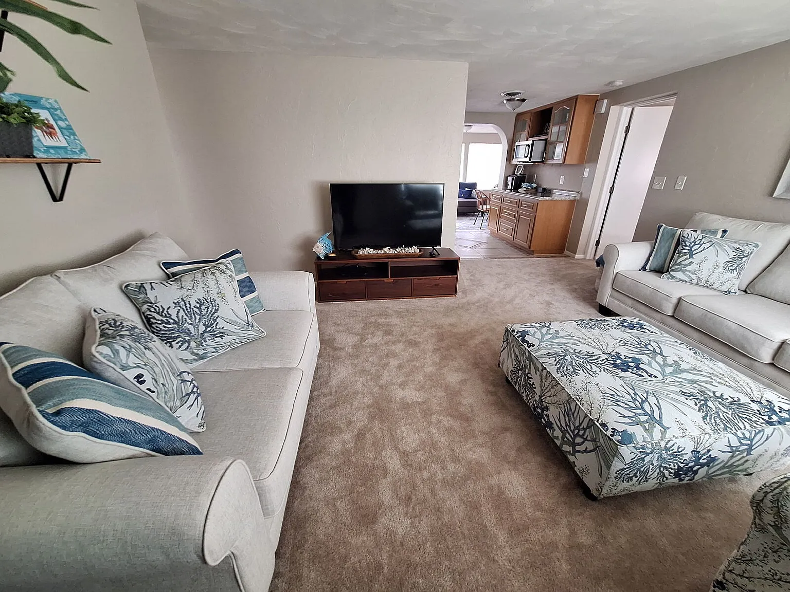 3 bed, 2.0 bath, 1244 sqft, $1,995 — Photo 3