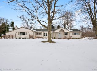 21412 Holmbury Rd, Northville, MI 48167