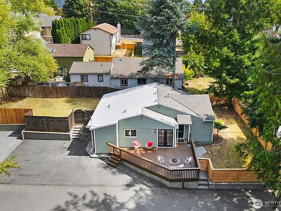 3rd image of 3830 NE 123rd Street