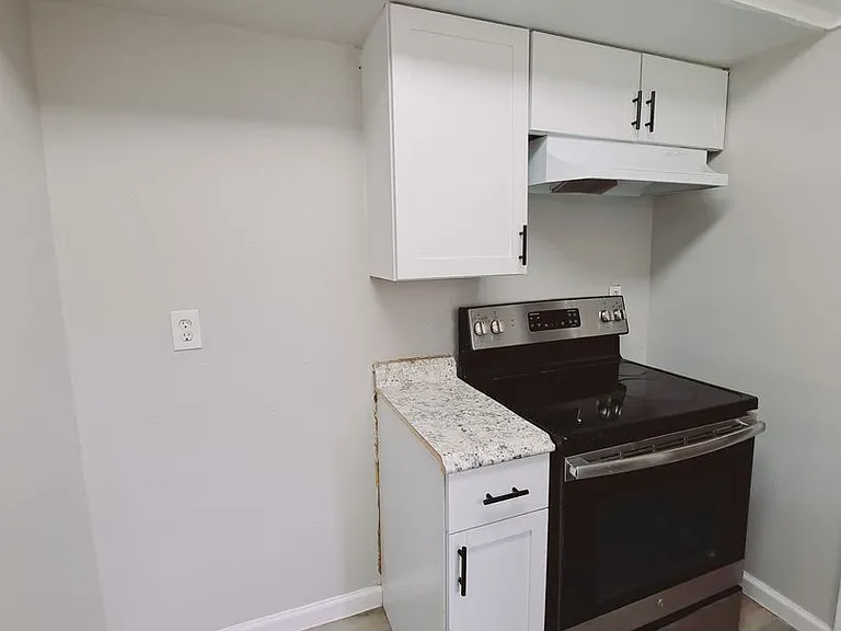 633 Rutgers Dr — Photo 8