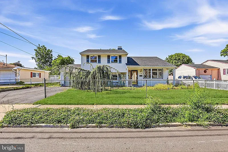 14 Lancaster Dr